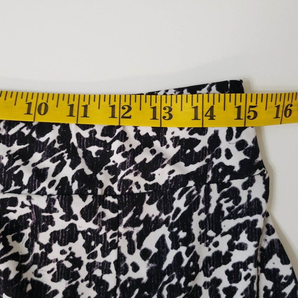 Jones Wear Medium A-Line Skirt Black White Abstract Animal Print Office Workwear - Picture 5 of 12